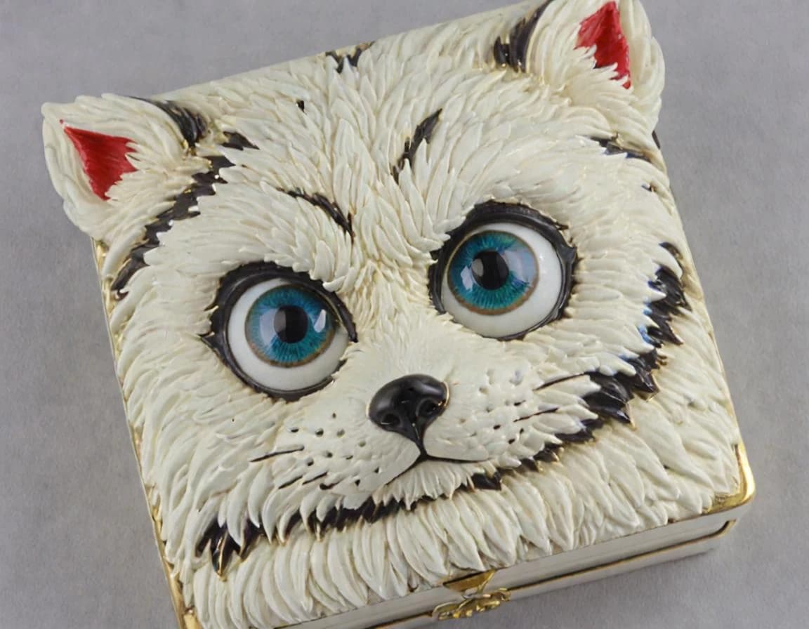 mascot large powder box with eyes
