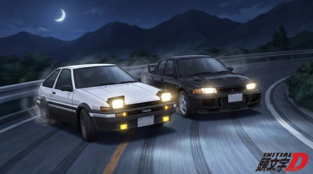 Initial D (Аниме), гонка, белая Toyota Sprinter Trueno GT-APEX AE86 и черная Mitsubishi Lancer Evolution III GSR едут по горной дороге, горящие фары, на фоне японских гор, эффект скорости, ночь с луной, шедевр, крупный план, стиль аниме с реалистичными деталями