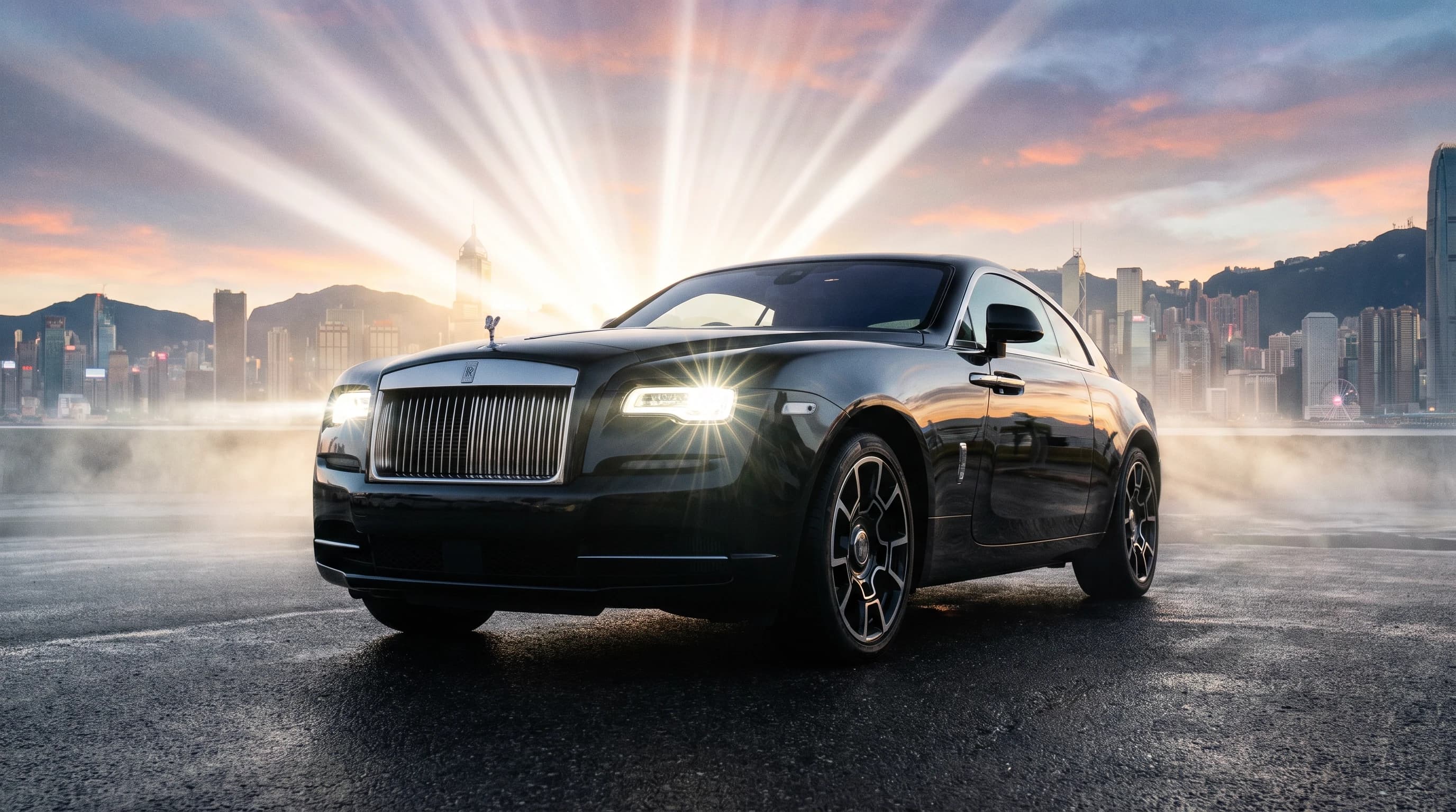 Rolls-Royce Wraith, чёрный окрас, стоит на асфальте, эпичный ракурс, белые лучи, горящие фары, кинематографичная съёмка, шедевр