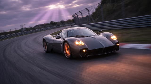Pagani Utopia, едет по гоночной трассе, эпичный ракурс, фиолетовые лучи, горящие фары, эффект скорости, кинематографичная съёмка, шедевр