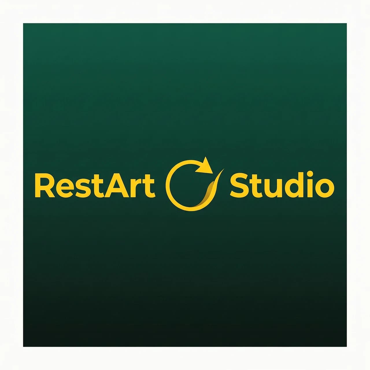 Логотип для студии детейлинга.
Название: RestArt Studio.
Композиция: слева "RestArt", по центру — знак перезагрузки, справа — "Studio". 
RestArt ⟳ Studio

Знак перезагрузки — круговая стрелка .
Её хвост (конечная заострённая часть) выполнен в виде кончика художественной кисти: острая, изящная форма, как у кисточки для рисования.
Сама стрелка тонкая, графичная, без лишних деталей.
Рядом со стрелкой НЕ рисуется отдельная кисть — стрелка САМА является кистью.
Никаких брызг, мазков, капель, ворса.

Цвета:
- Фон: градиент изумрудный (#003D2E → #001A14)
- Текст и знак: ярко-жёлтые (#FFD700)

Шрифт: строгий, без засечек, жирный, заглавные.

Минимализм, плоский вектор, чистая композиция.