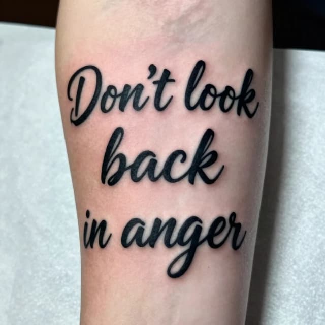 Создать макет тату на тему "Don`t look back in anger"