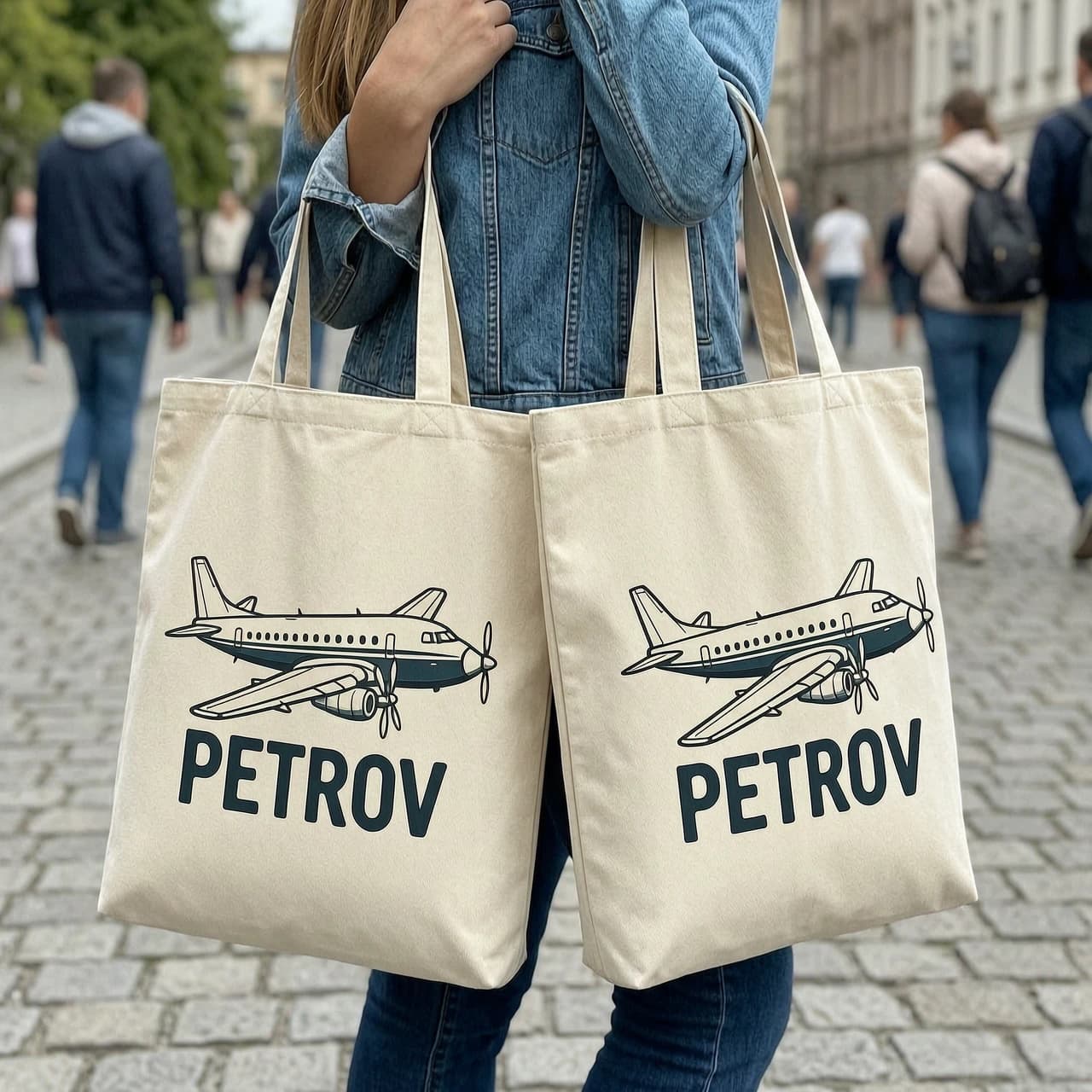 шопперы с рисунком самолёта и надписью PETROV